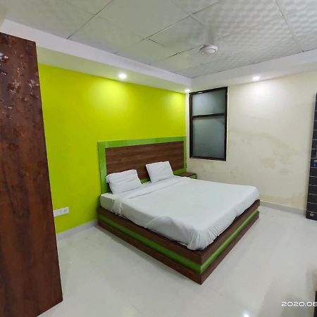 Hotel Royal Town New Delhi Exteriör bild